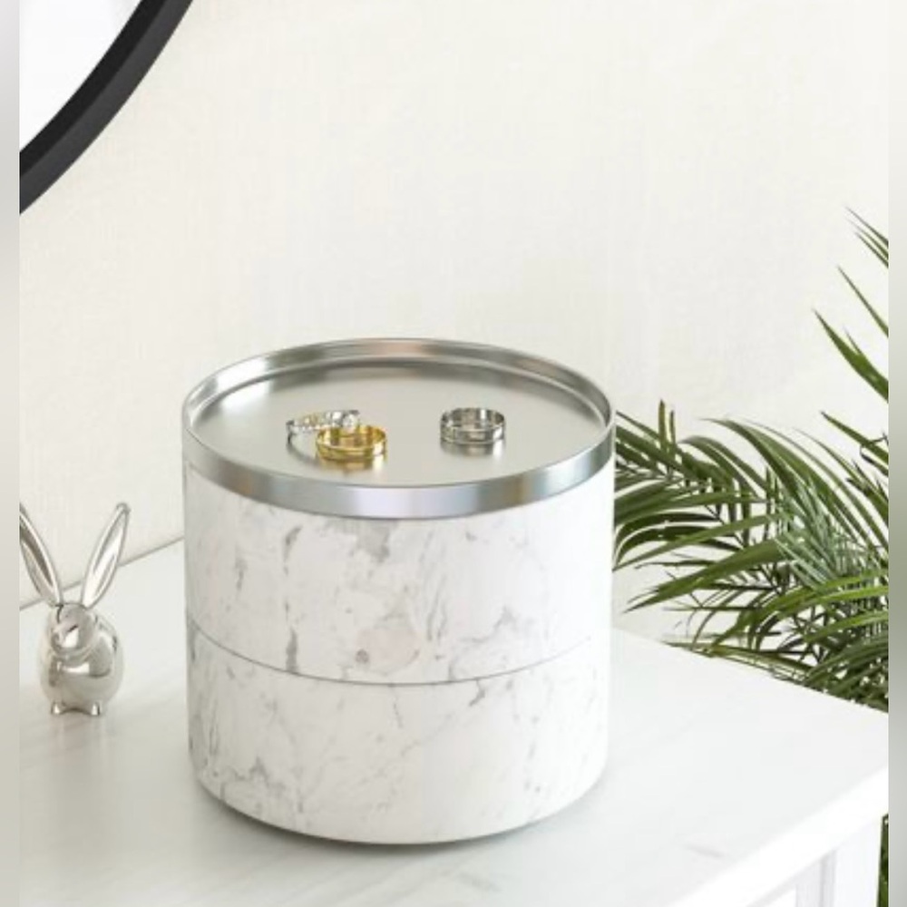 Umbra jewelry box - like new